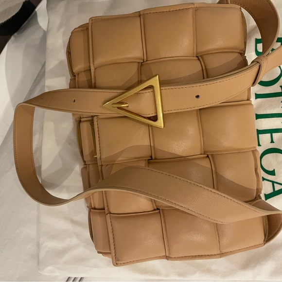 Bottega Veneta cassette bag in almond - Picture 5 of 6